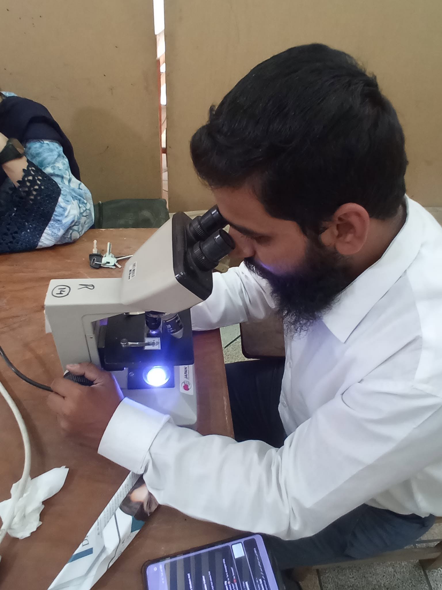 Practical academic activity using a microscope